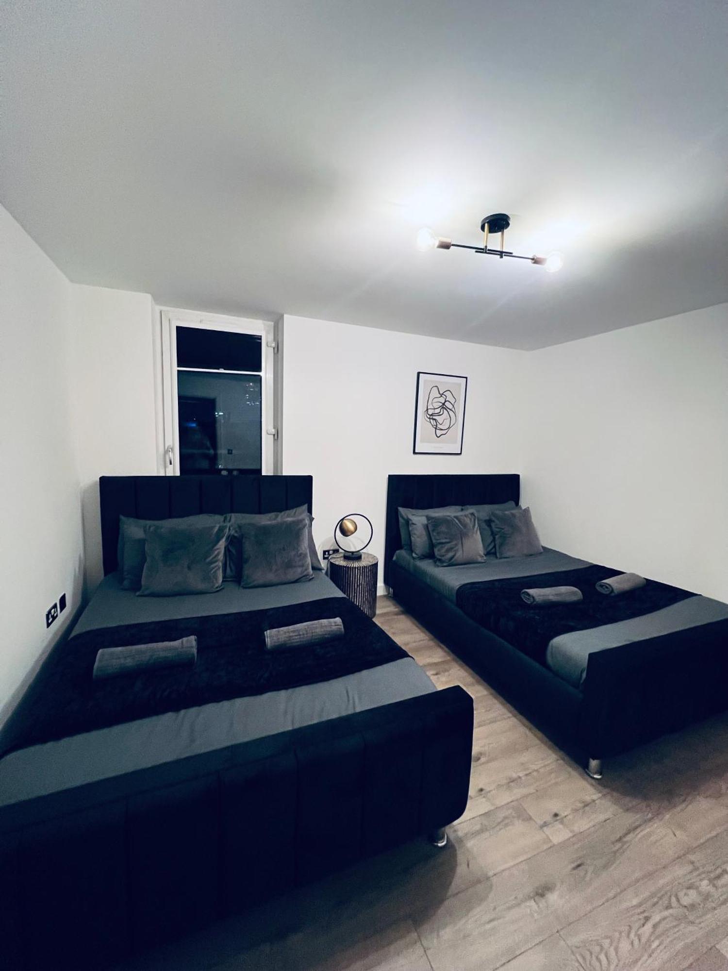 2 Bedroom Penthouse View Apartment Birmingham
