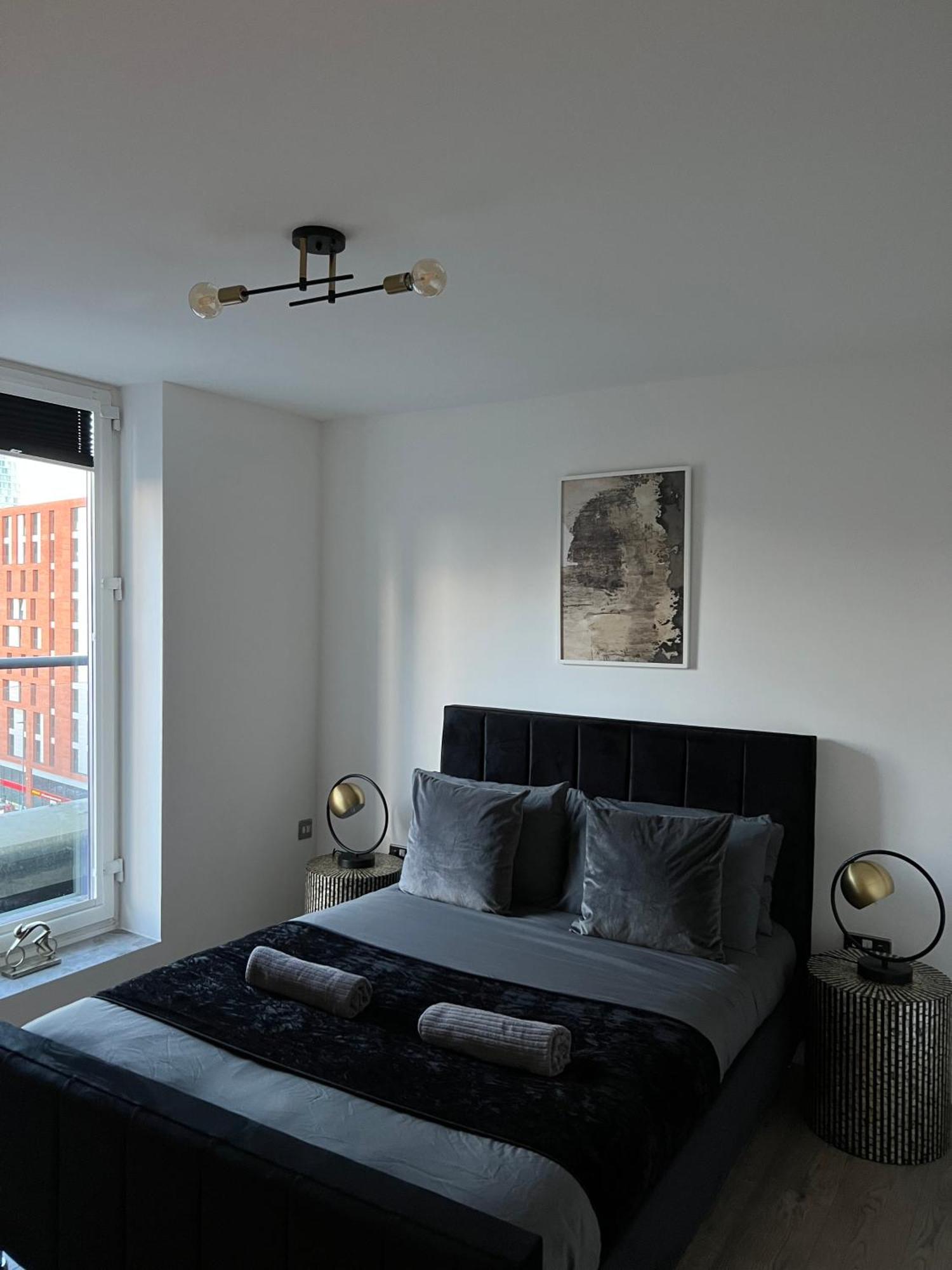 2 Bedroom Penthouse View Apartment *