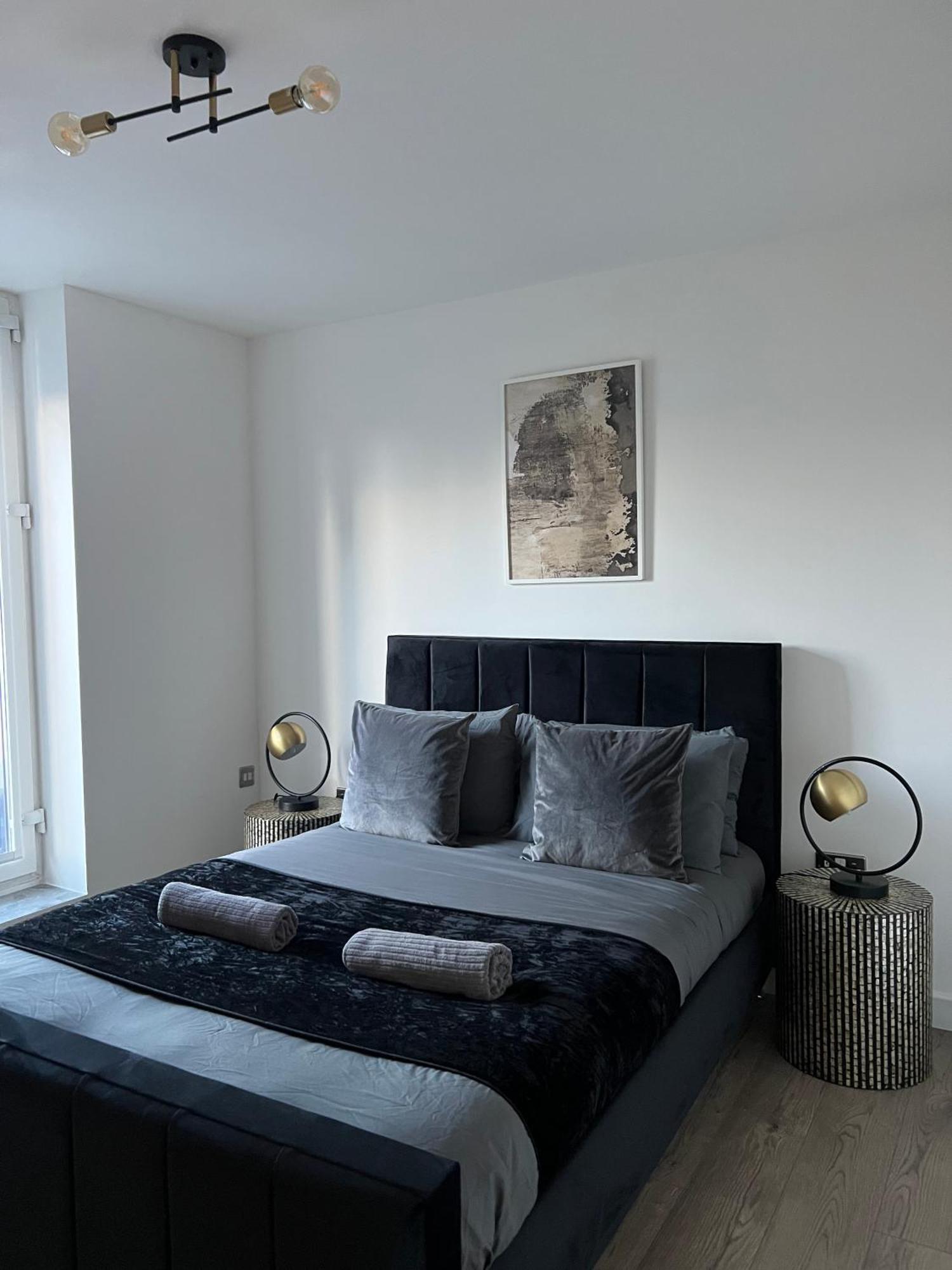 2 Bedroom Penthouse View Apartment Birmingham